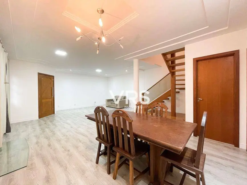 Casa com 4 quartos à venda, 486m2 em Panorama, Teresopolis - RJ - imagem 8 Foto 8 de Casa com 4 quartos à venda, 486m2 em Panorama, Teresopolis - RJ