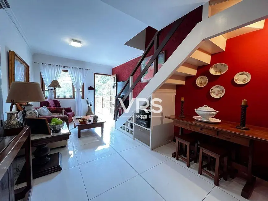 Casa de Condomínio com 3 quartos à venda, 40m2 em Pimenteiras, Teresopolis - RJ - imagem 1 Foto 1 de Casa de Condomínio com 3 quartos à venda, 40m2 em Pimenteiras, Teresopolis - RJ