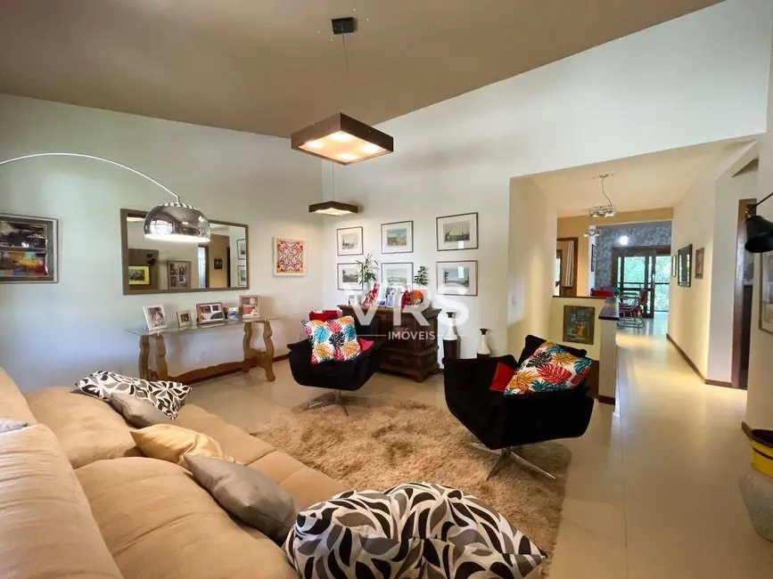 Foto 9 de Casa de Condomínio com 4 quartos à venda, 288m2 em Golfe, Teresopolis - RJ