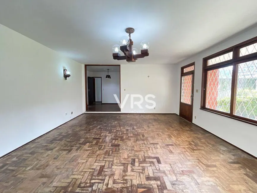 Foto 4 de Casa com 3 quartos à venda, 800m2 em Barroso, Teresopolis - RJ