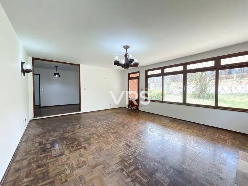 Foto 6 de Casa com 3 quartos à venda, 800m2 em Barroso, Teresopolis - RJ