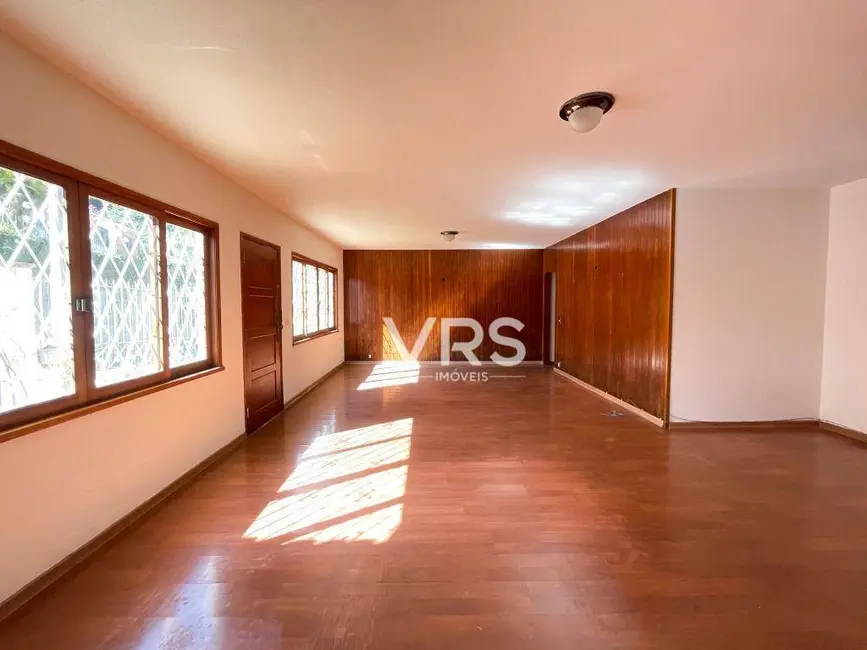 Foto 2 de Casa com 3 quartos à venda, 425m2 em Parque São Luiz, Teresopolis - RJ