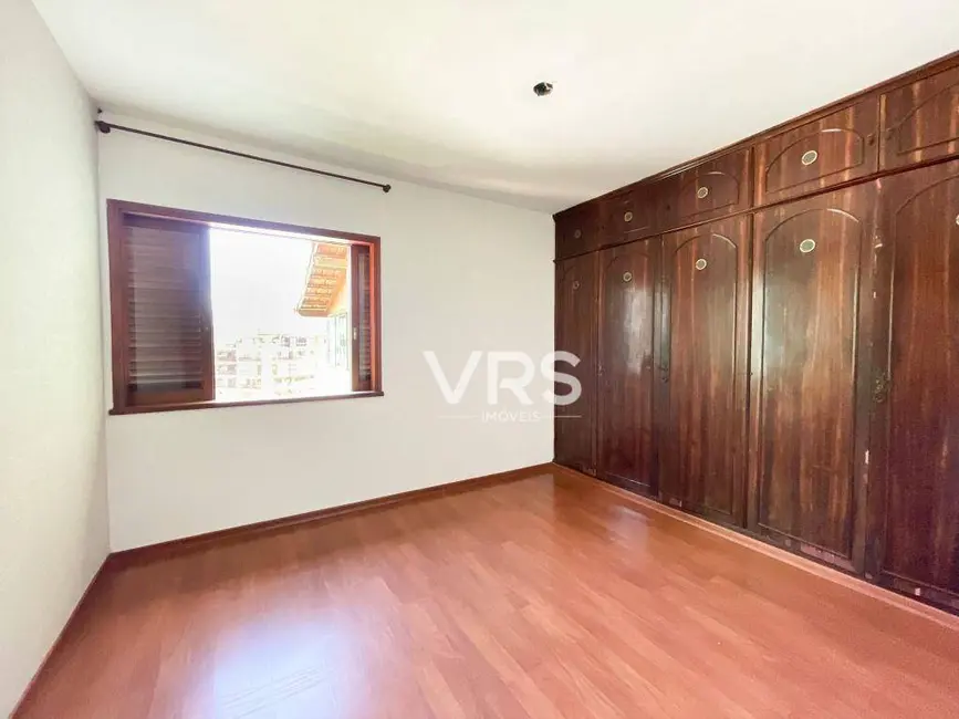 Foto 8 de Casa com 3 quartos à venda, 425m2 em Parque São Luiz, Teresopolis - RJ