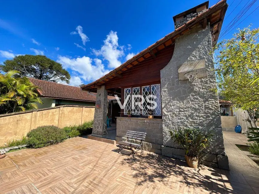 Foto 2 de Casa com 3 quartos à venda, 480m2 em Jardim Cascata, Teresopolis - RJ