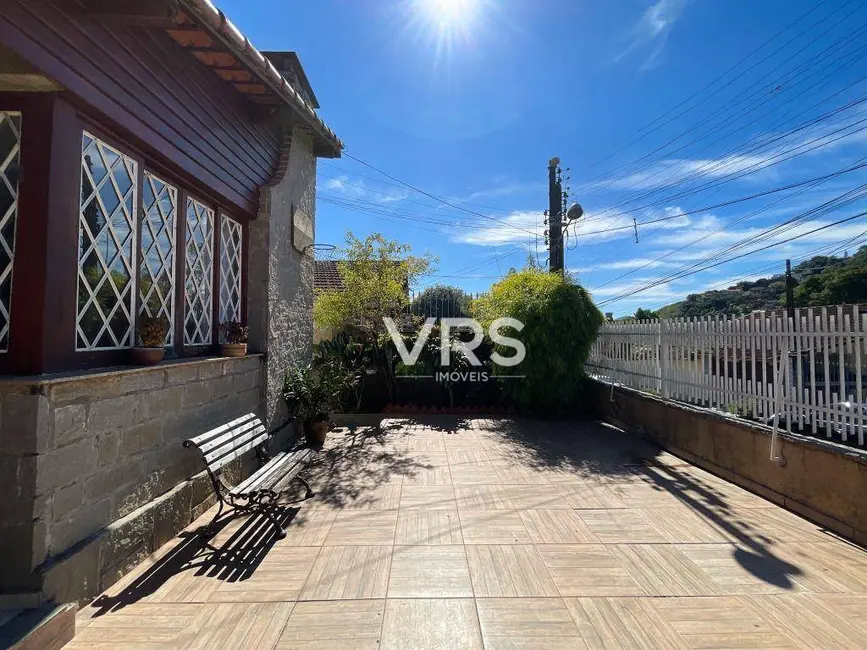 Foto 3 de Casa com 3 quartos à venda, 480m2 em Jardim Cascata, Teresopolis - RJ