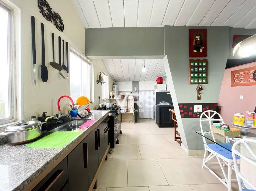 Casa com 4 quartos à venda, 375m2 em Parque do Ingá, Teresopolis - RJ - imagem 7 Foto 7 de Casa com 4 quartos à venda, 375m2 em Parque do Ingá, Teresopolis - RJ