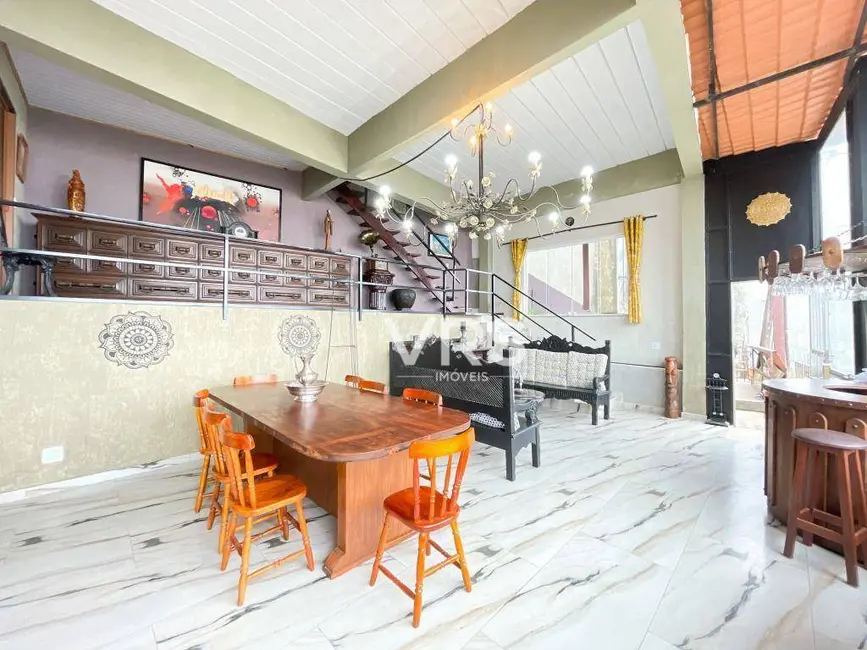 Casa com 4 quartos à venda, 375m2 em Parque do Ingá, Teresopolis - RJ - imagem 3 Foto 3 de Casa com 4 quartos à venda, 375m2 em Parque do Ingá, Teresopolis - RJ