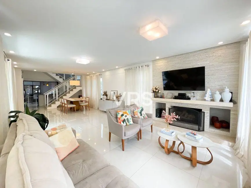 Foto 8 de Casa de Condomínio com 4 quartos à venda, 300m2 em Posse, Teresopolis - RJ