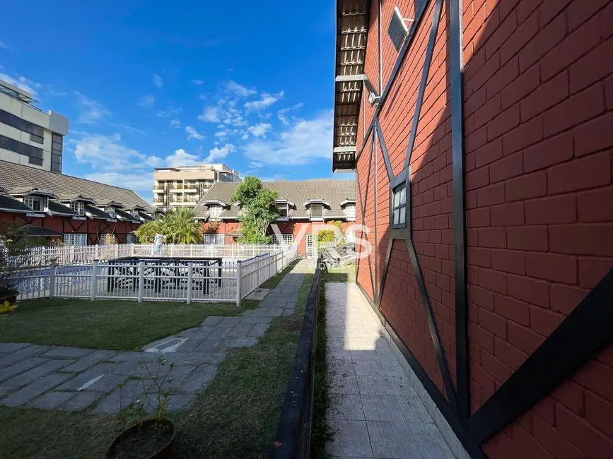 Casa de Condomínio com 5 quartos à venda, 72m2 em Alto, Teresopolis - RJ - imagem 3 Foto 3 de Casa de Condomínio com 5 quartos à venda, 72m2 em Alto, Teresopolis - RJ