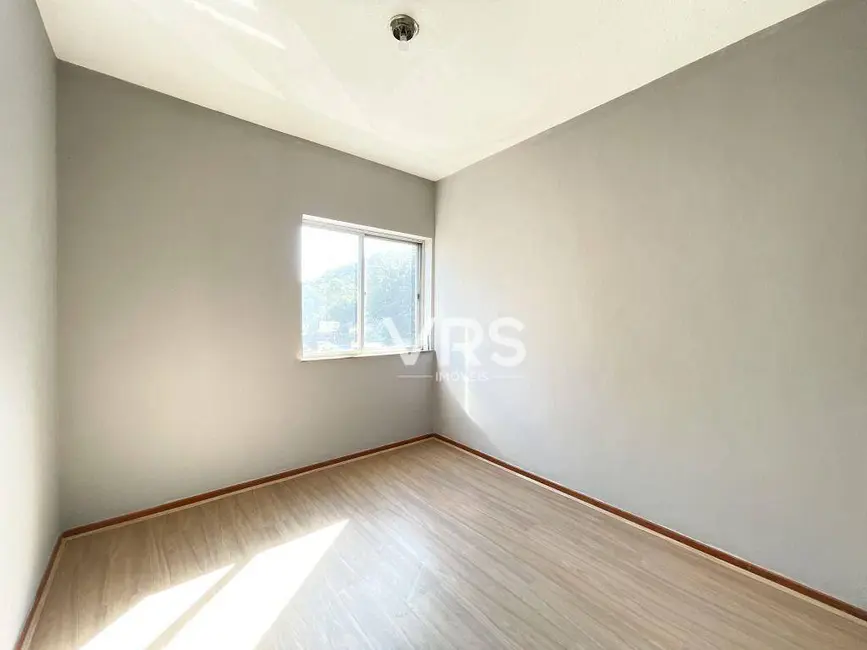 Foto 3 de Apartamento com 2 quartos à venda, 60m2 em Vale do Paraíso, Teresopolis - RJ