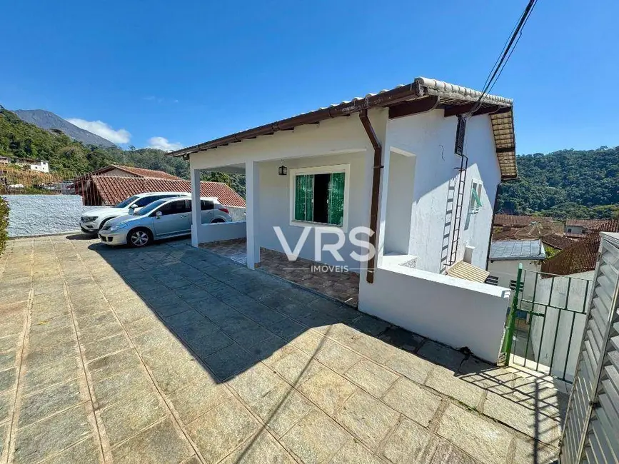 Foto 2 de Casa com 4 quartos à venda, 360m2 em Pimenteiras, Teresopolis - RJ