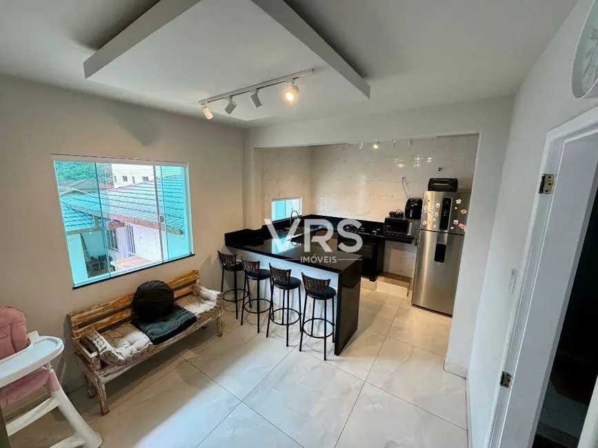 Foto 5 de Casa com 4 quartos à venda, 360m2 em Pimenteiras, Teresopolis - RJ