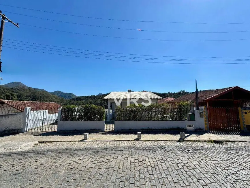 Foto 1 de Casa com 4 quartos à venda, 360m2 em Pimenteiras, Teresopolis - RJ