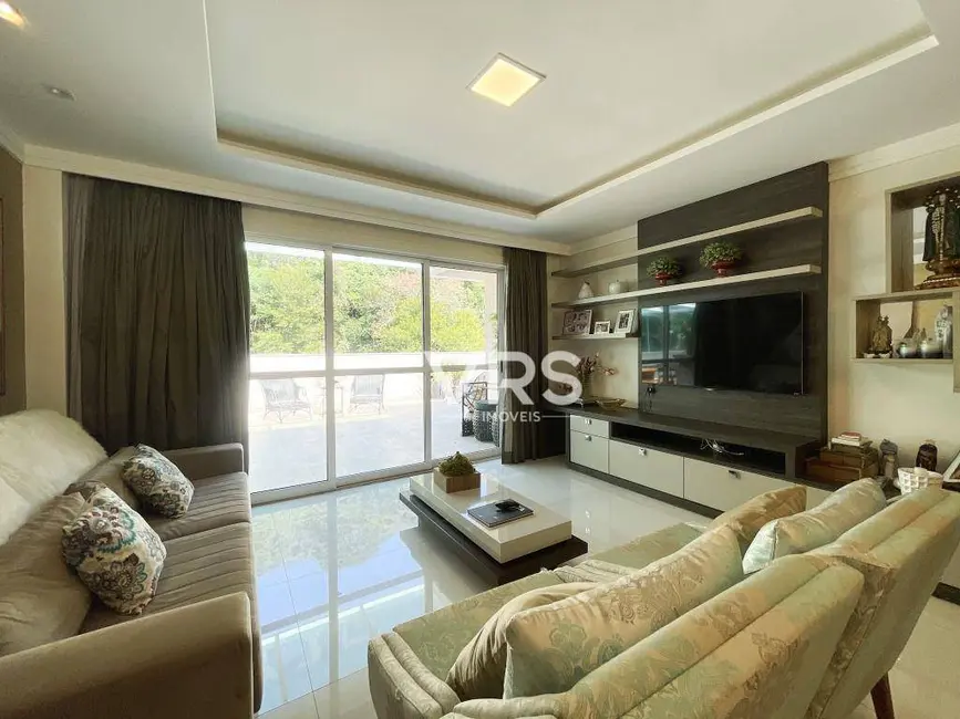 Cobertura com 4 quartos à venda, 276m2 em Várzea, Teresopolis - RJ - imagem 2 Foto 2 de Cobertura com 4 quartos à venda, 276m2 em Várzea, Teresopolis - RJ