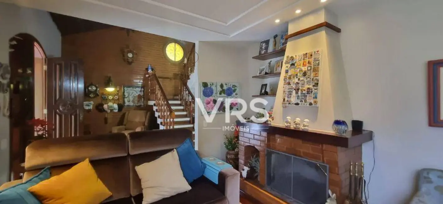 Foto 3 de Casa de Condomínio com 3 quartos à venda, 90m2 em Várzea, Teresopolis - RJ