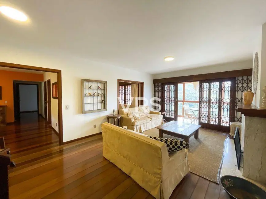 Foto 2 de Casa com 5 quartos à venda, 2280m2 em Parque do Imbui, Teresopolis - RJ