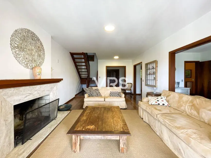 Foto 4 de Casa com 5 quartos à venda, 2280m2 em Parque do Imbui, Teresopolis - RJ