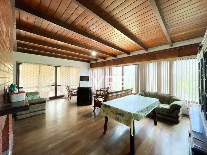 Casa com 3 quartos à venda, 1000m2 em Parque do Imbui, Teresopolis - RJ - imagem 5 Foto 5 de Casa com 3 quartos à venda, 1000m2 em Parque do Imbui, Teresopolis - RJ