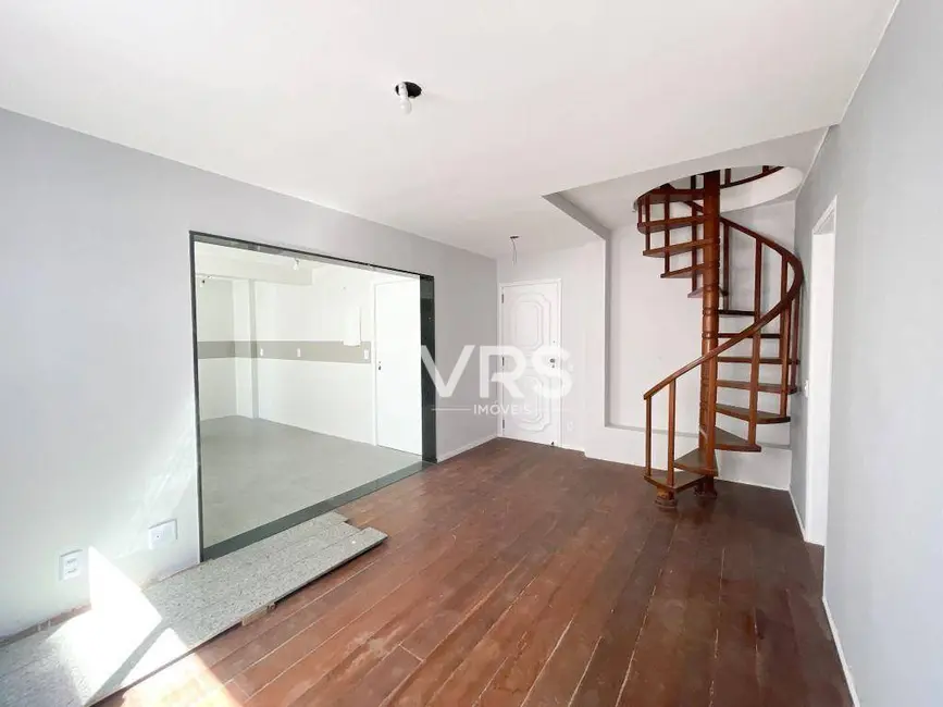 Foto 2 de Cobertura com 3 quartos à venda, 140m2 em Várzea, Teresopolis - RJ