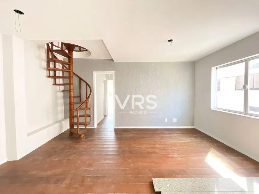 Foto 3 de Cobertura com 3 quartos à venda, 140m2 em Várzea, Teresopolis - RJ