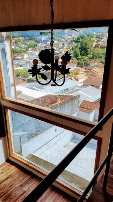 Casa com 3 quartos à venda, 412m2 em Várzea, Teresopolis - RJ - imagem 1 Foto 1 de Casa com 3 quartos à venda, 412m2 em Várzea, Teresopolis - RJ