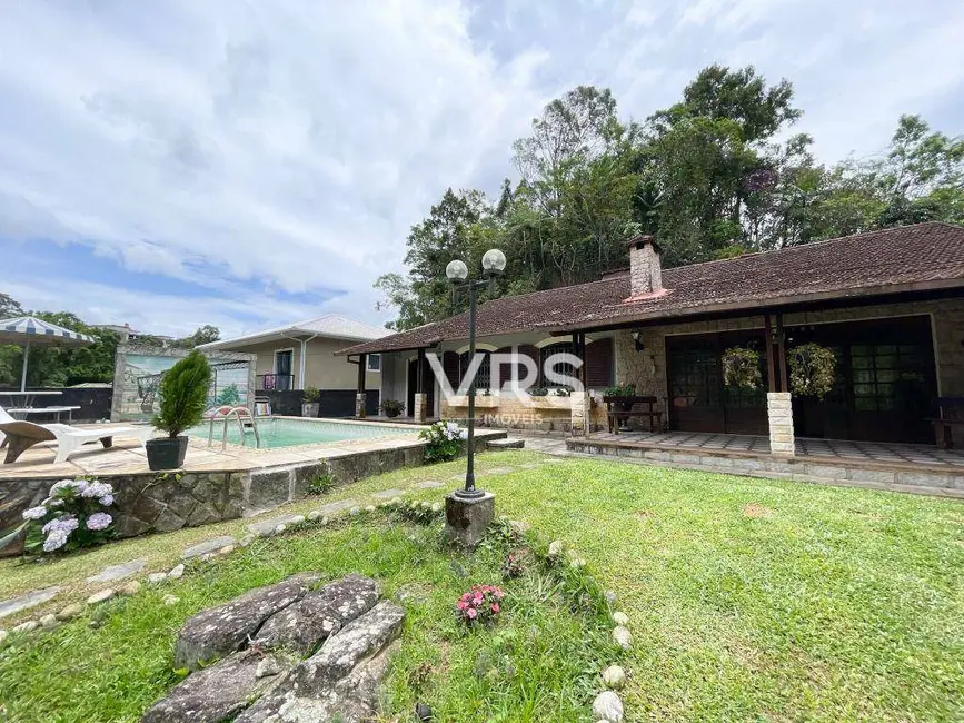 Casa com 6 quartos à venda, 667m2 em Carlos Guinle, Teresopolis - RJ - imagem 2 Foto 2 de Casa com 6 quartos à venda, 667m2 em Carlos Guinle, Teresopolis - RJ