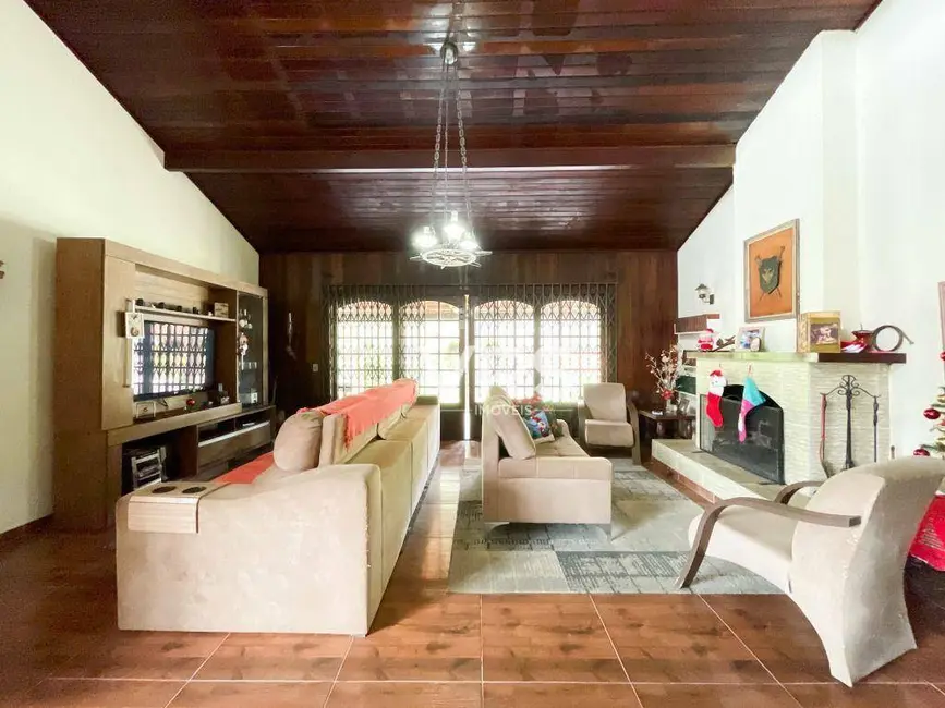 Casa com 6 quartos à venda, 667m2 em Carlos Guinle, Teresopolis - RJ - imagem 8 Foto 8 de Casa com 6 quartos à venda, 667m2 em Carlos Guinle, Teresopolis - RJ