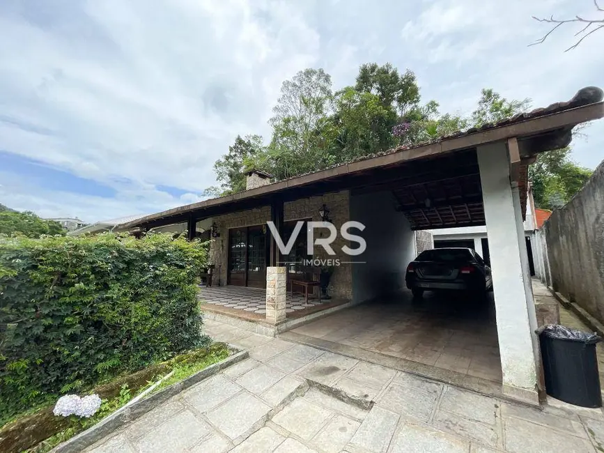 Casa com 6 quartos à venda, 667m2 em Carlos Guinle, Teresopolis - RJ - imagem 3 Foto 3 de Casa com 6 quartos à venda, 667m2 em Carlos Guinle, Teresopolis - RJ