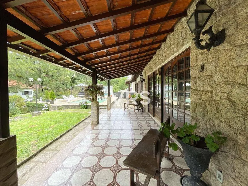 Casa com 6 quartos à venda, 667m2 em Carlos Guinle, Teresopolis - RJ - imagem 7 Foto 7 de Casa com 6 quartos à venda, 667m2 em Carlos Guinle, Teresopolis - RJ
