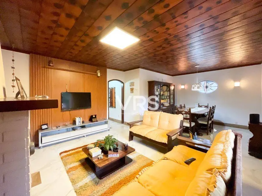 Foto 5 de Casa com 3 quartos à venda, 348m2 em Várzea, Teresopolis - RJ