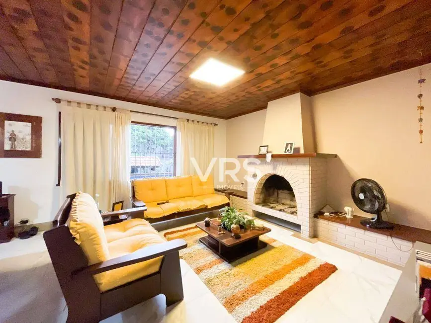 Foto 3 de Casa com 3 quartos à venda, 348m2 em Várzea, Teresopolis - RJ