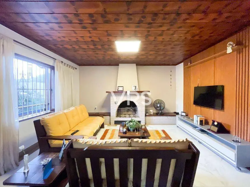 Foto 4 de Casa com 3 quartos à venda, 348m2 em Várzea, Teresopolis - RJ