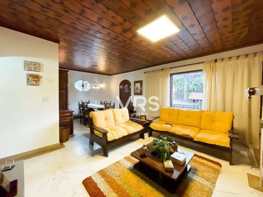 Foto 6 de Casa com 3 quartos à venda, 348m2 em Várzea, Teresopolis - RJ