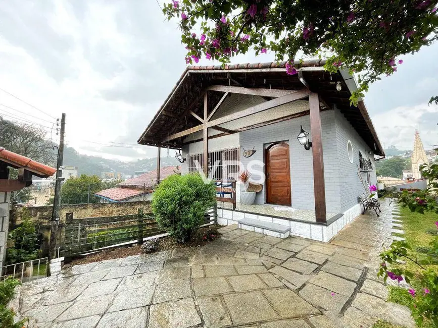 Foto 1 de Casa com 3 quartos à venda, 348m2 em Várzea, Teresopolis - RJ