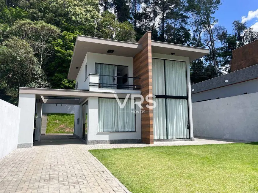 Casa com 3 quartos à venda, 676m2 em Quebra Frascos, Teresopolis - RJ - imagem 9 Foto 9 de Casa com 3 quartos à venda, 676m2 em Quebra Frascos, Teresopolis - RJ
