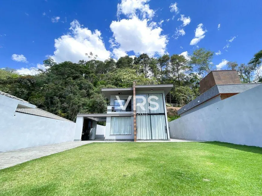 Casa com 3 quartos à venda, 676m2 em Quebra Frascos, Teresopolis - RJ - imagem 4 Foto 4 de Casa com 3 quartos à venda, 676m2 em Quebra Frascos, Teresopolis - RJ