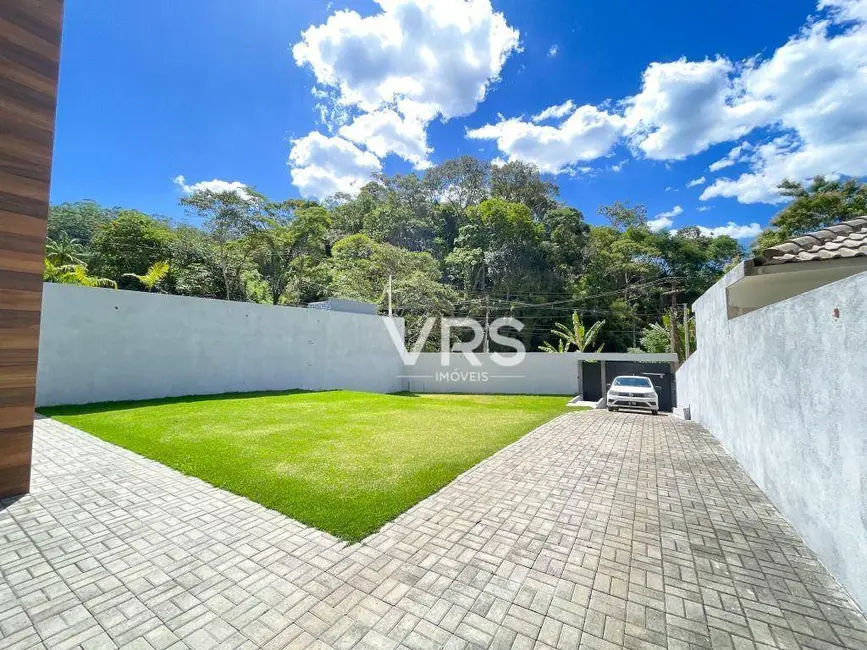 Casa com 3 quartos à venda, 676m2 em Quebra Frascos, Teresopolis - RJ - imagem 7 Foto 7 de Casa com 3 quartos à venda, 676m2 em Quebra Frascos, Teresopolis - RJ