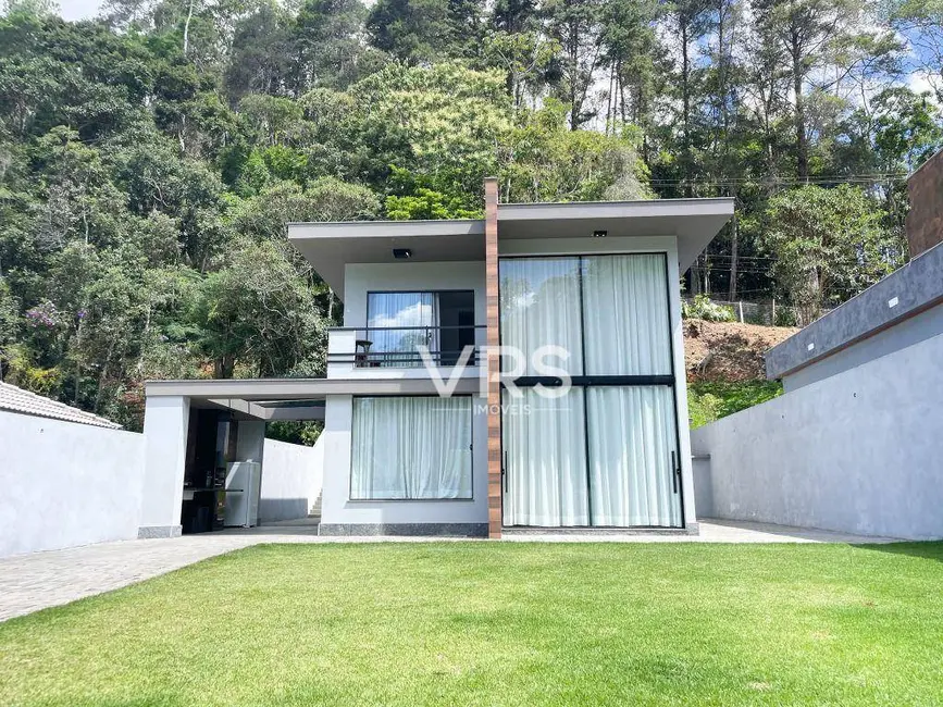 Casa com 3 quartos à venda, 676m2 em Quebra Frascos, Teresopolis - RJ - imagem 1 Foto 1 de Casa com 3 quartos à venda, 676m2 em Quebra Frascos, Teresopolis - RJ
