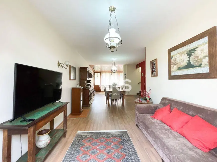 Casa de Condomínio com 3 quartos à venda, 130m2 em Alto, Teresopolis - RJ - imagem 4 Foto 4 de Casa de Condomínio com 3 quartos à venda, 130m2 em Alto, Teresopolis - RJ