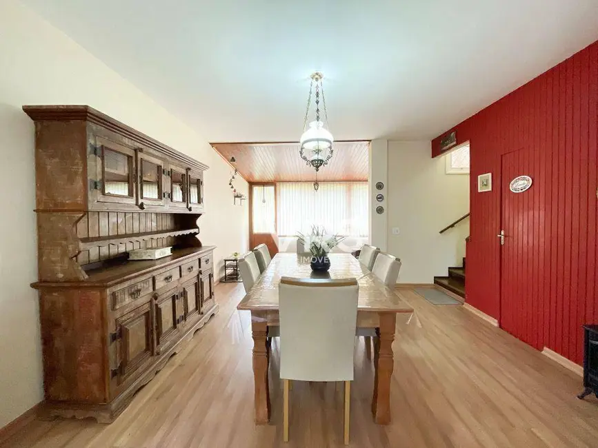 Casa de Condomínio com 3 quartos à venda, 130m2 em Alto, Teresopolis - RJ - imagem 8 Foto 8 de Casa de Condomínio com 3 quartos à venda, 130m2 em Alto, Teresopolis - RJ