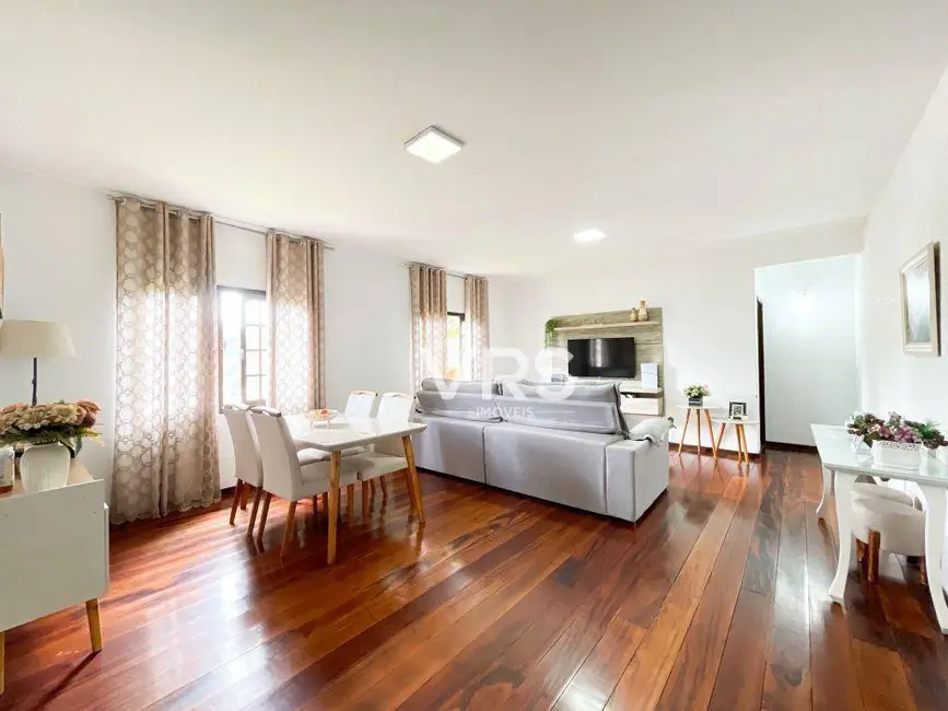 Casa com 3 quartos à venda, 540m2 em Parque São Luiz, Teresopolis - RJ - imagem 8 Foto 8 de Casa com 3 quartos à venda, 540m2 em Parque São Luiz, Teresopolis - RJ