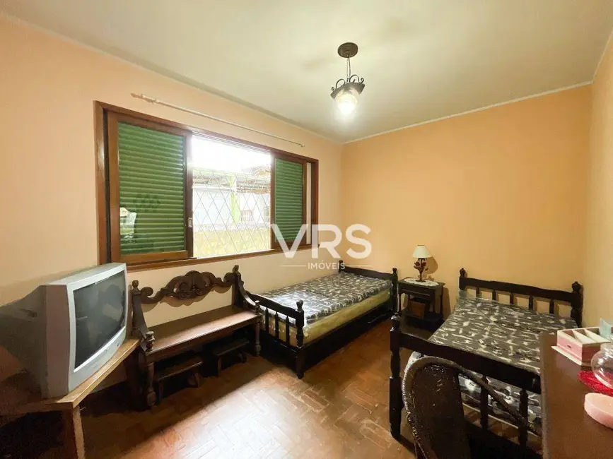 Casa com 3 quartos à venda, 346m2 em Vale do Paraíso, Teresopolis - RJ - imagem 9 Foto 9 de Casa com 3 quartos à venda, 346m2 em Vale do Paraíso, Teresopolis - RJ