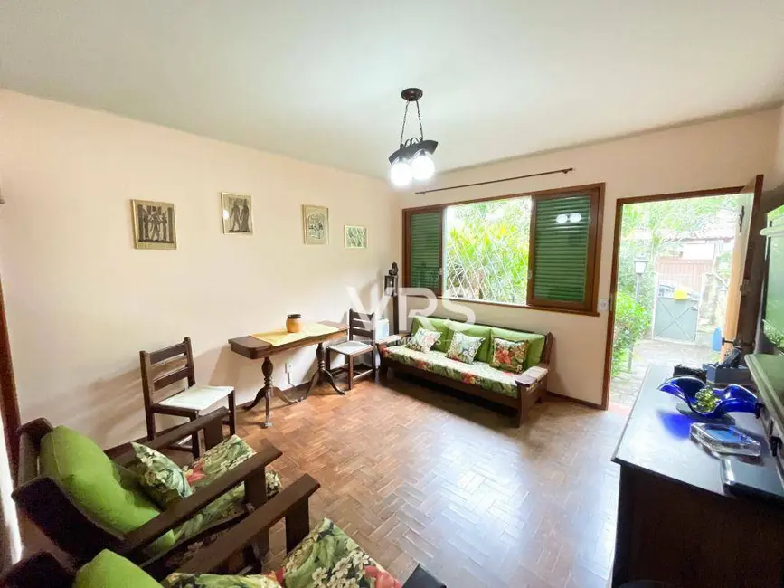 Casa com 3 quartos à venda, 346m2 em Vale do Paraíso, Teresopolis - RJ - imagem 5 Foto 5 de Casa com 3 quartos à venda, 346m2 em Vale do Paraíso, Teresopolis - RJ