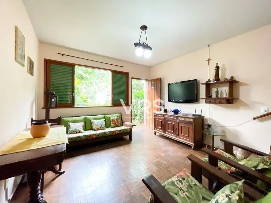 Casa com 3 quartos à venda, 346m2 em Vale do Paraíso, Teresopolis - RJ - imagem 4 Foto 4 de Casa com 3 quartos à venda, 346m2 em Vale do Paraíso, Teresopolis - RJ