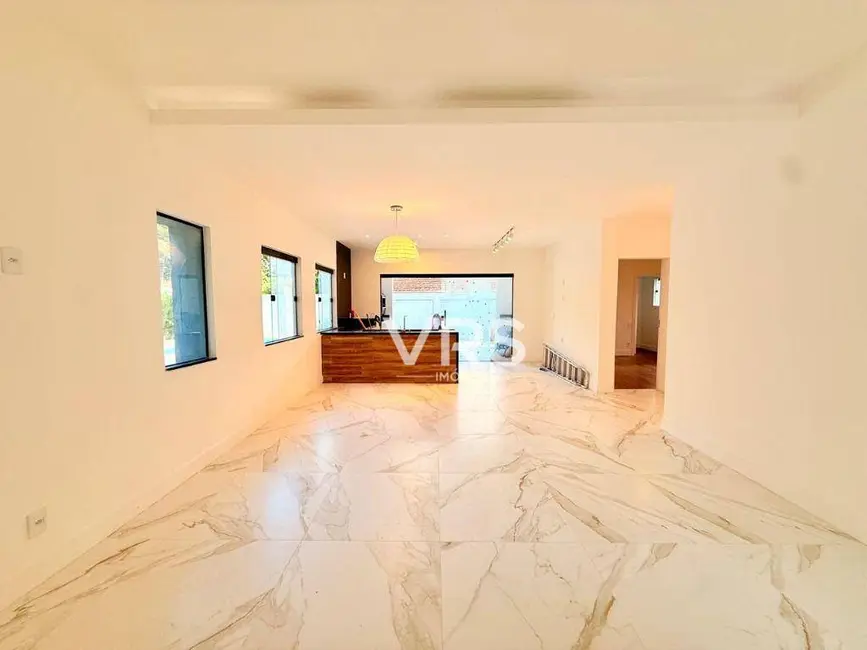 Foto 4 de Casa de Condomínio com 3 quartos à venda, 388m2 em Albuquerque, Teresopolis - RJ