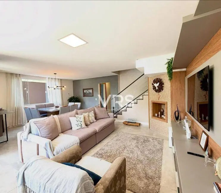 Foto 3 de Casa de Condomínio com 4 quartos à venda, 400m2 em Tijuca, Teresopolis - RJ