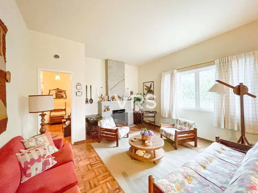 Casa com 5 quartos à venda, 530m2 em Alto, Teresopolis - RJ - imagem 6 Foto 6 de Casa com 5 quartos à venda, 530m2 em Alto, Teresopolis - RJ