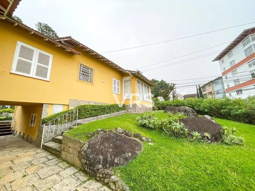 Casa com 5 quartos à venda, 530m2 em Alto, Teresopolis - RJ - imagem 2 Foto 2 de Casa com 5 quartos à venda, 530m2 em Alto, Teresopolis - RJ