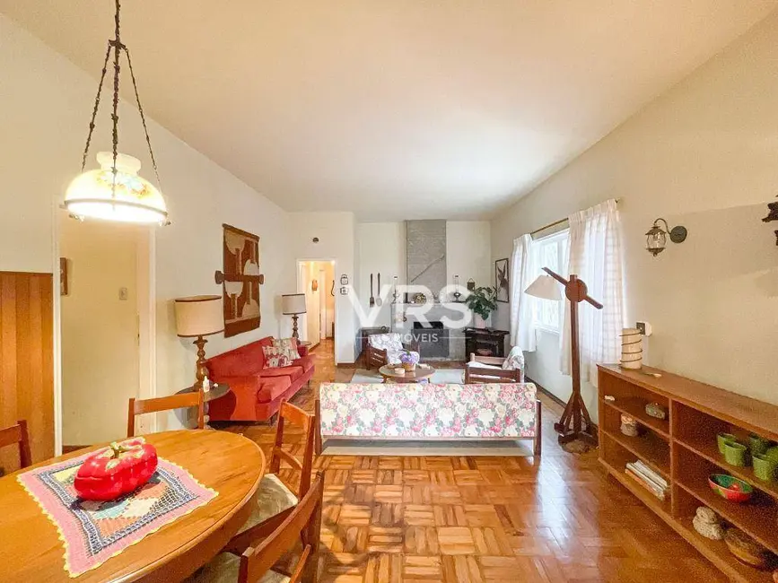 Casa com 5 quartos à venda, 530m2 em Alto, Teresopolis - RJ - imagem 1 Foto 1 de Casa com 5 quartos à venda, 530m2 em Alto, Teresopolis - RJ