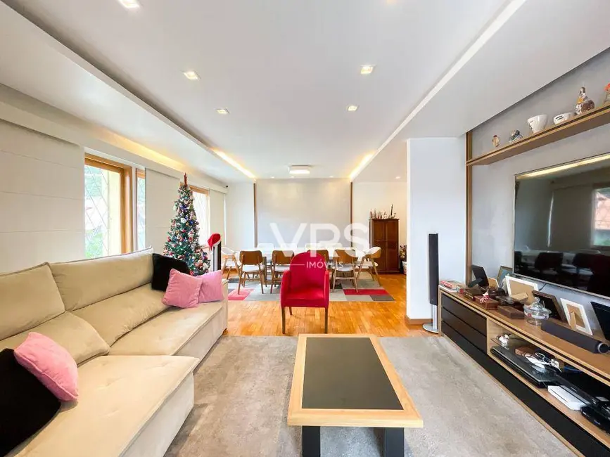 Casa com 4 quartos à venda, 380m2 em Tijuca, Teresopolis - RJ - imagem 5 Foto 5 de Casa com 4 quartos à venda, 380m2 em Tijuca, Teresopolis - RJ
